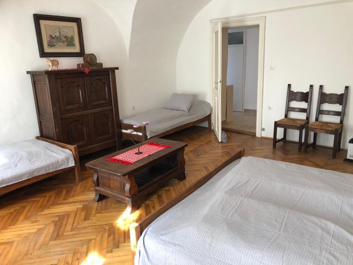 Apartman Becsi Utca โชพรอน ภายนอก รูปภาพ
