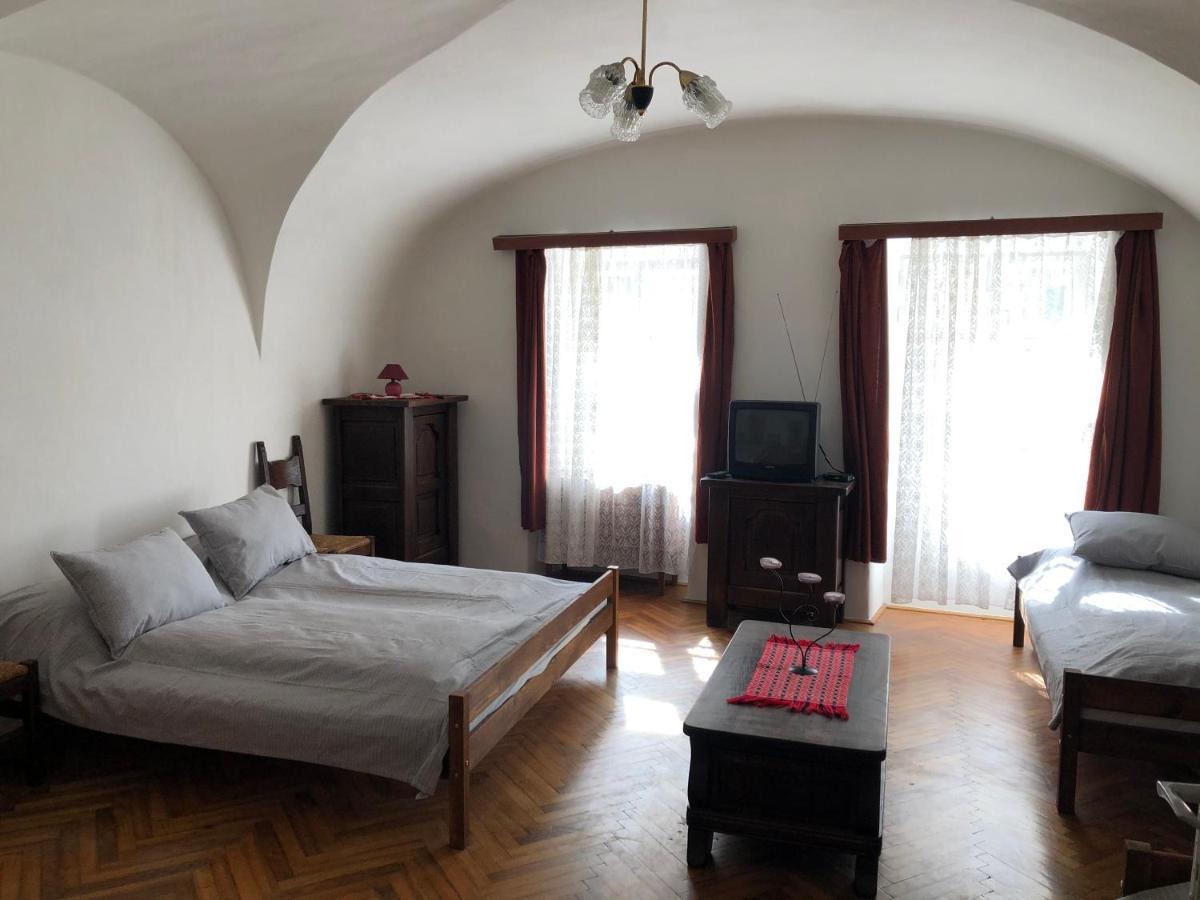 Apartman Becsi Utca โชพรอน ภายนอก รูปภาพ