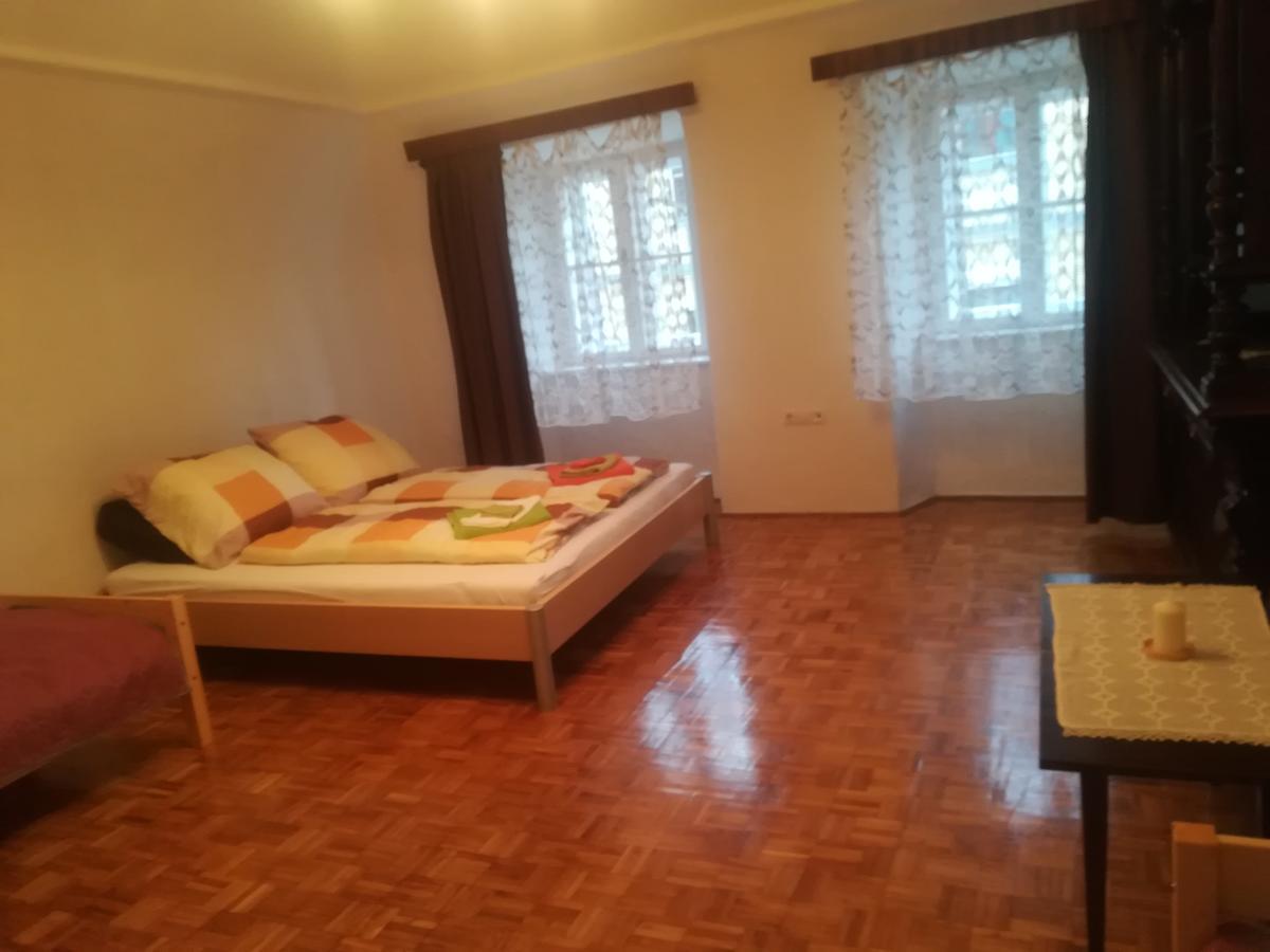Apartman Becsi Utca โชพรอน ภายนอก รูปภาพ
