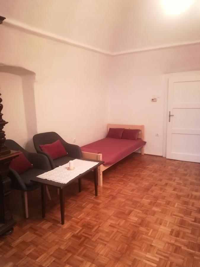 Apartman Becsi Utca โชพรอน ภายนอก รูปภาพ